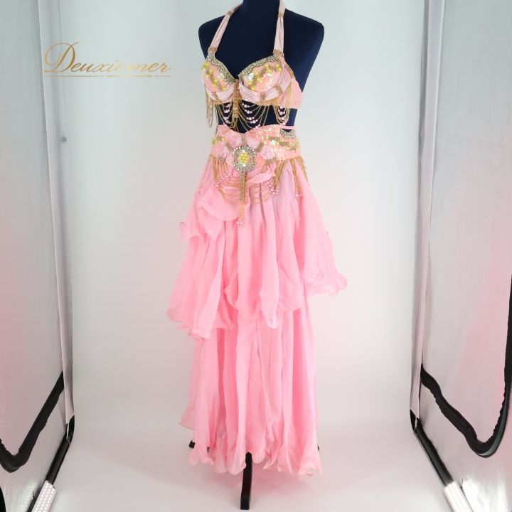 ベリーダンス オリエンタル 衣装 上下セット レディース ピンク系 薄ピンク ラメ ビーズ 装飾 レース 練習 舞台 発表会 イベント コスチューム かわいい フリル 豪華 トップス スカート ベルト アクセサリー ダンス 発表会用 舞台衣装 ダンス衣装