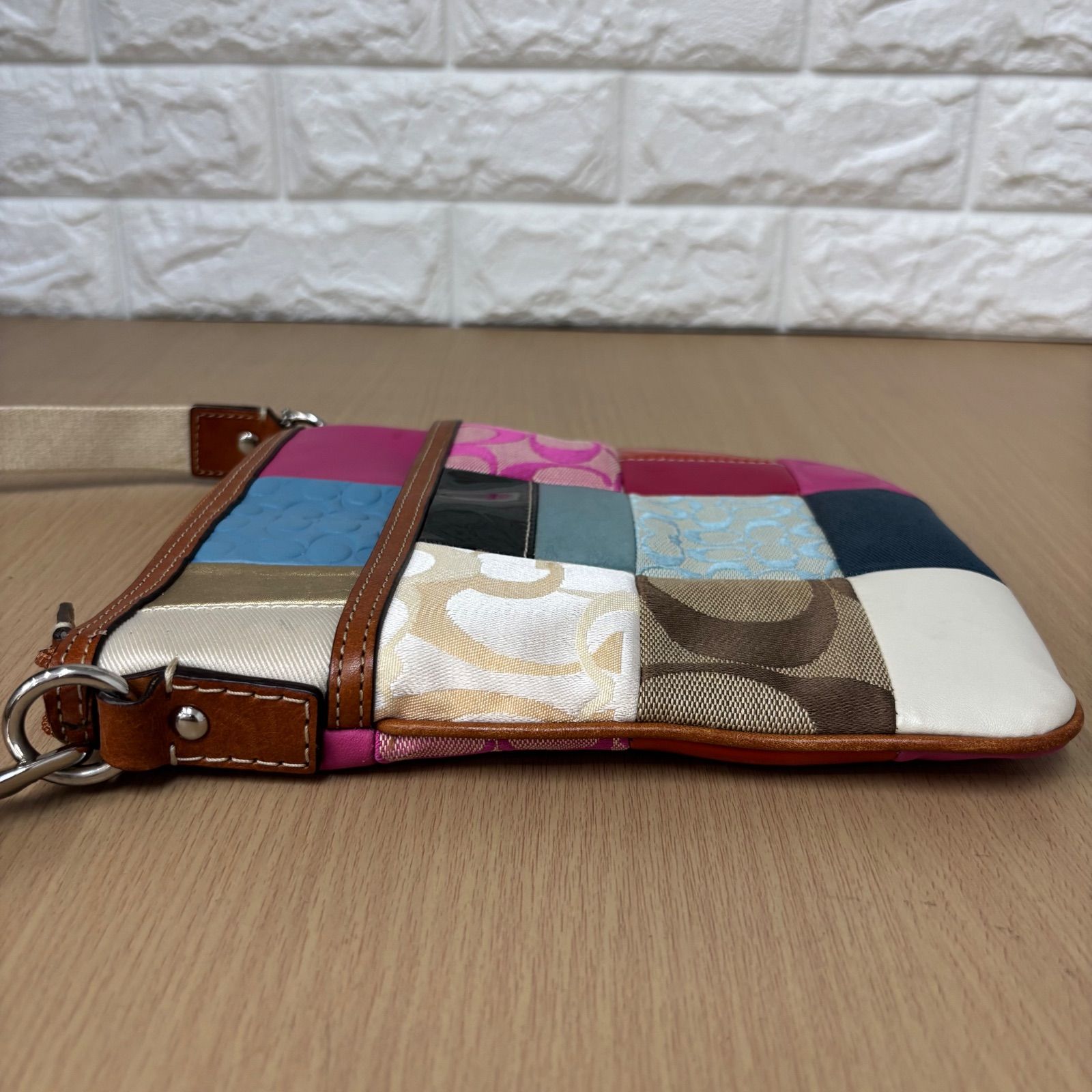 COACH マルチカラー ロゴポーチ ハンドバッグ パッチワークデザイン バック COACH マルチカラー パッチワーク ハンドバッグ COACH マルチカラー