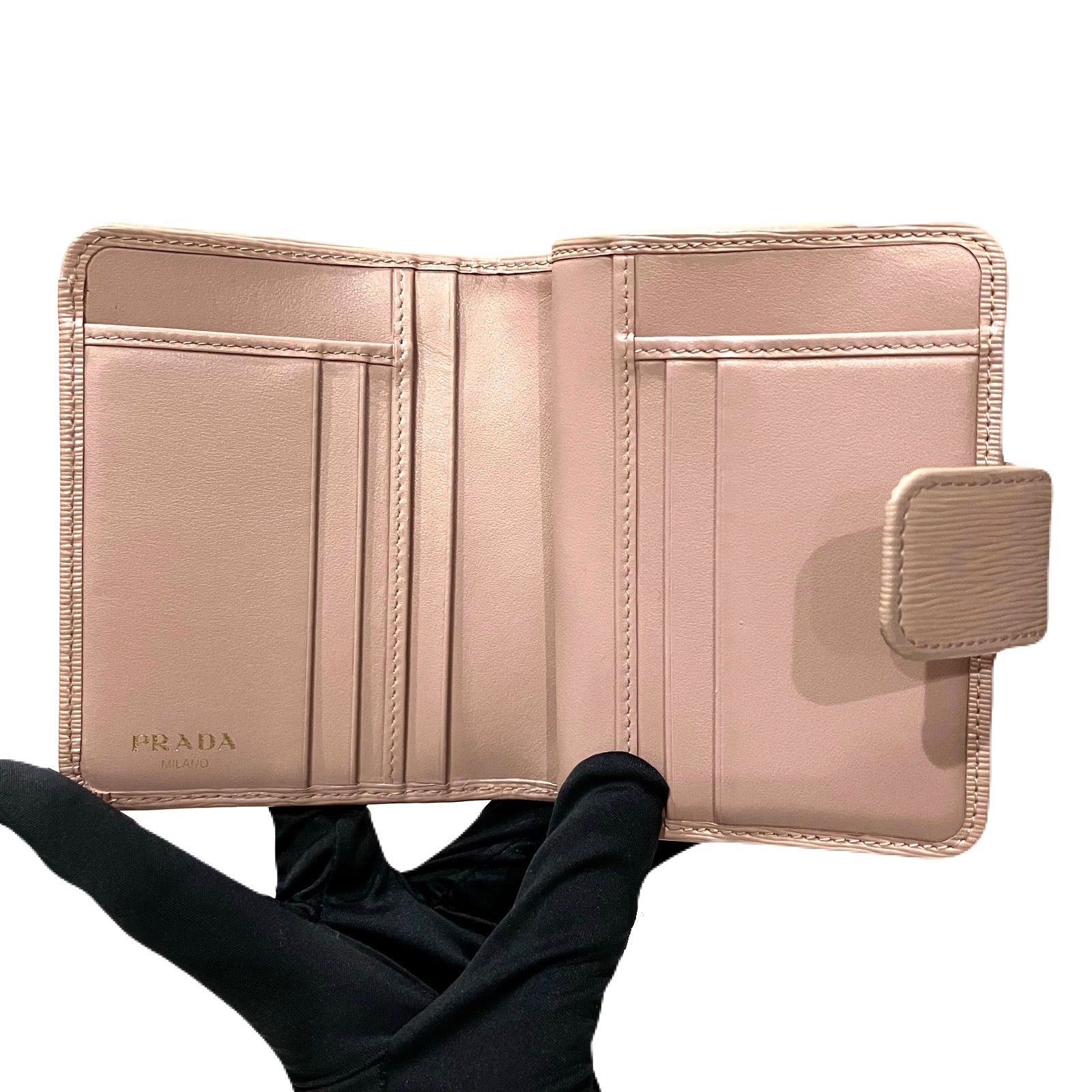 【美品】プラダ 三つ折財布 ベージュ サフィアーノ 三角ロゴ レディース 極美品】PRADA プラダ 三つ折り財布 サフィアーノ 三角ロゴ