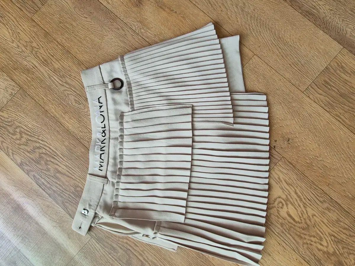 MARK - LONA マークアンドロナ ゴルフ スカート