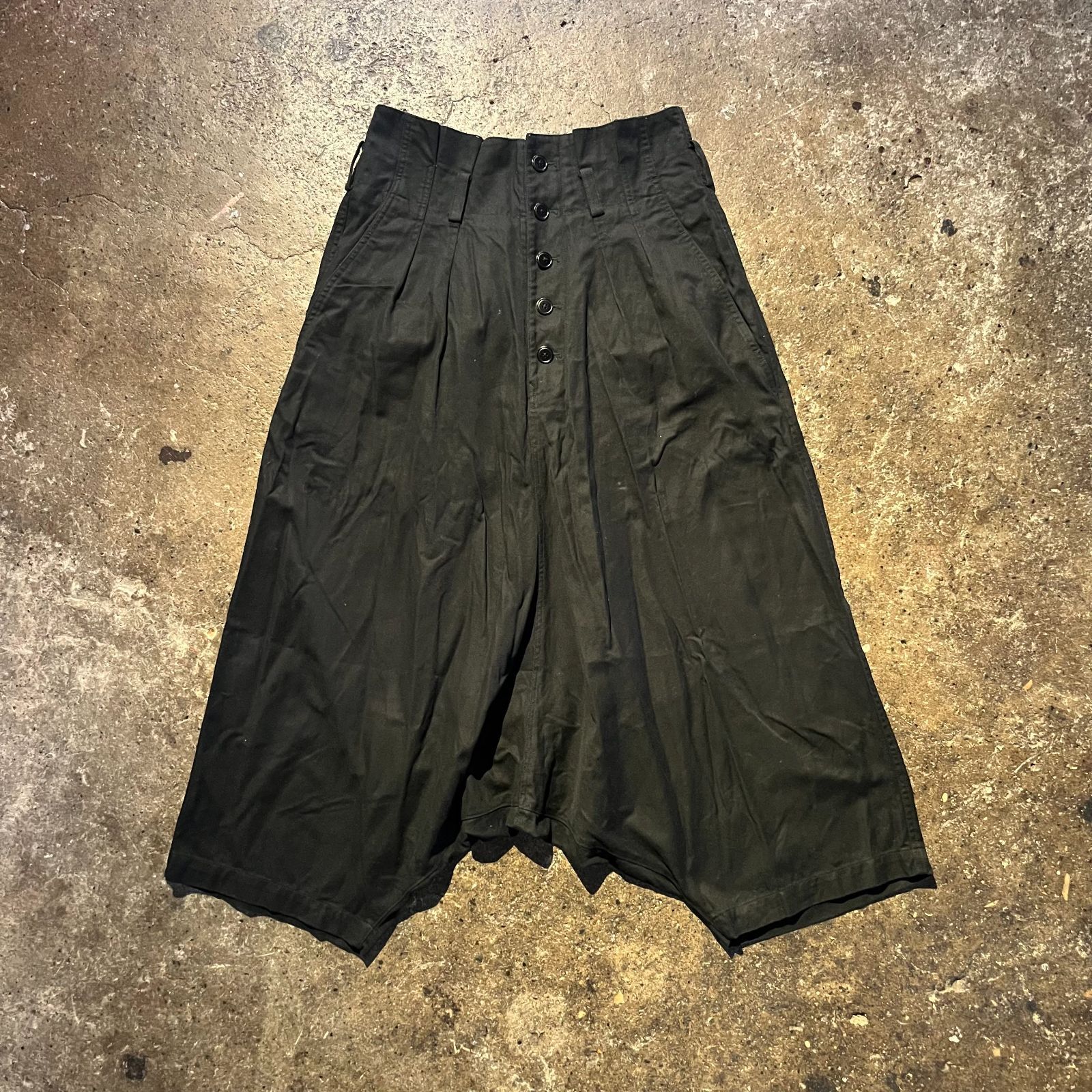 S'YTE FRENCH WORKER SURGE SAROUEL PANTS WITH DEEP RISE AND BUTTON