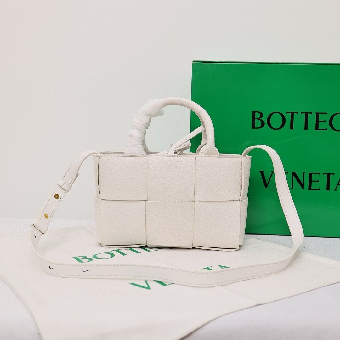 BOTTEGA VENETA ミニ アルコ トートバッグ 白