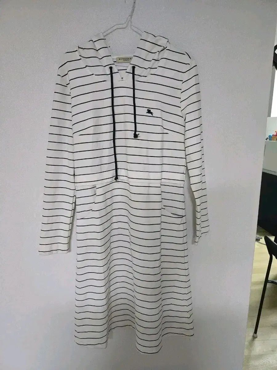 正規品 BURBERRY(バーバリー ) ストライプ 長袖 カラー
