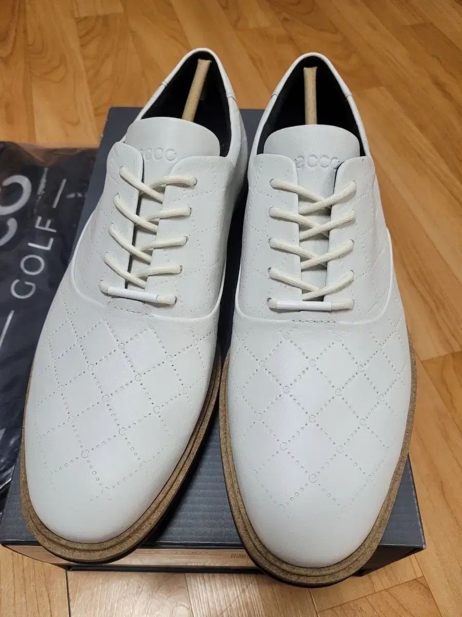 新品】ecco スパイクレスゴルフシューズ クラシックハイブリッド EU42