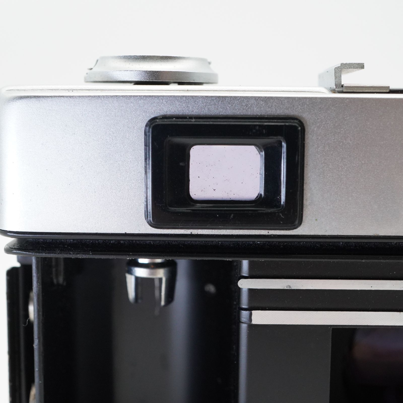 コンパクトフィルムカメラ B