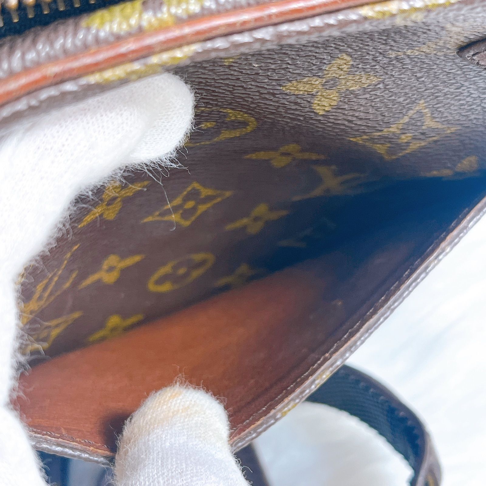 モノグラム ロゴ