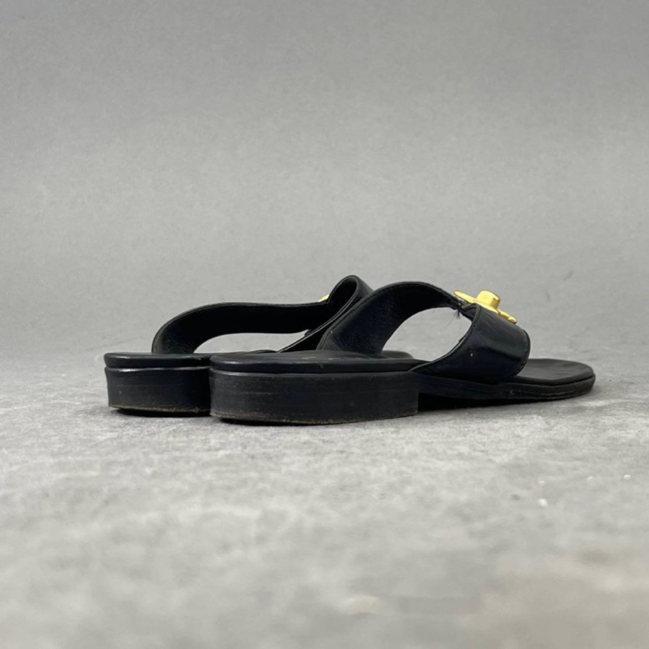 g*8様 CHANEL シャネル ブラック サンダル シルバーココマーク CHANEL