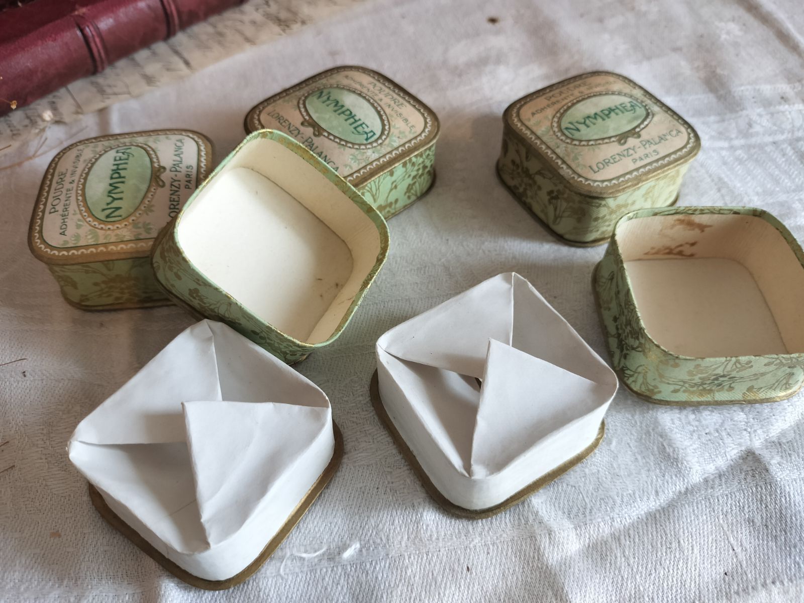 フランス アンティーク 素敵な パウダーケース Nymphea Paris 紙箱 美