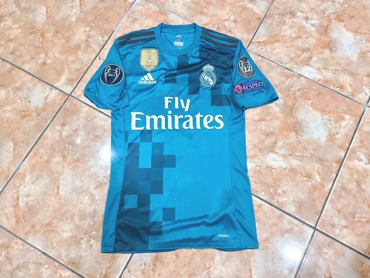 【雷市場（ポンジャン）商品韓国直送】 17 18 レアルマドリード アセンティック サードユニフォーム サッカージャージー