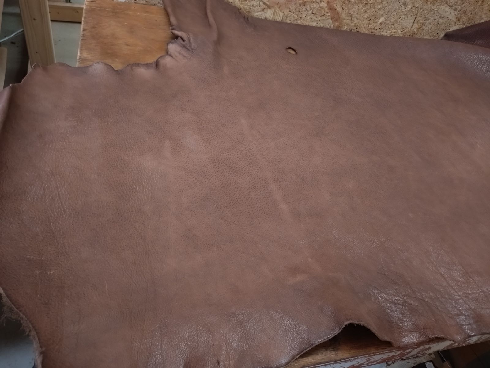 ダークブラウン