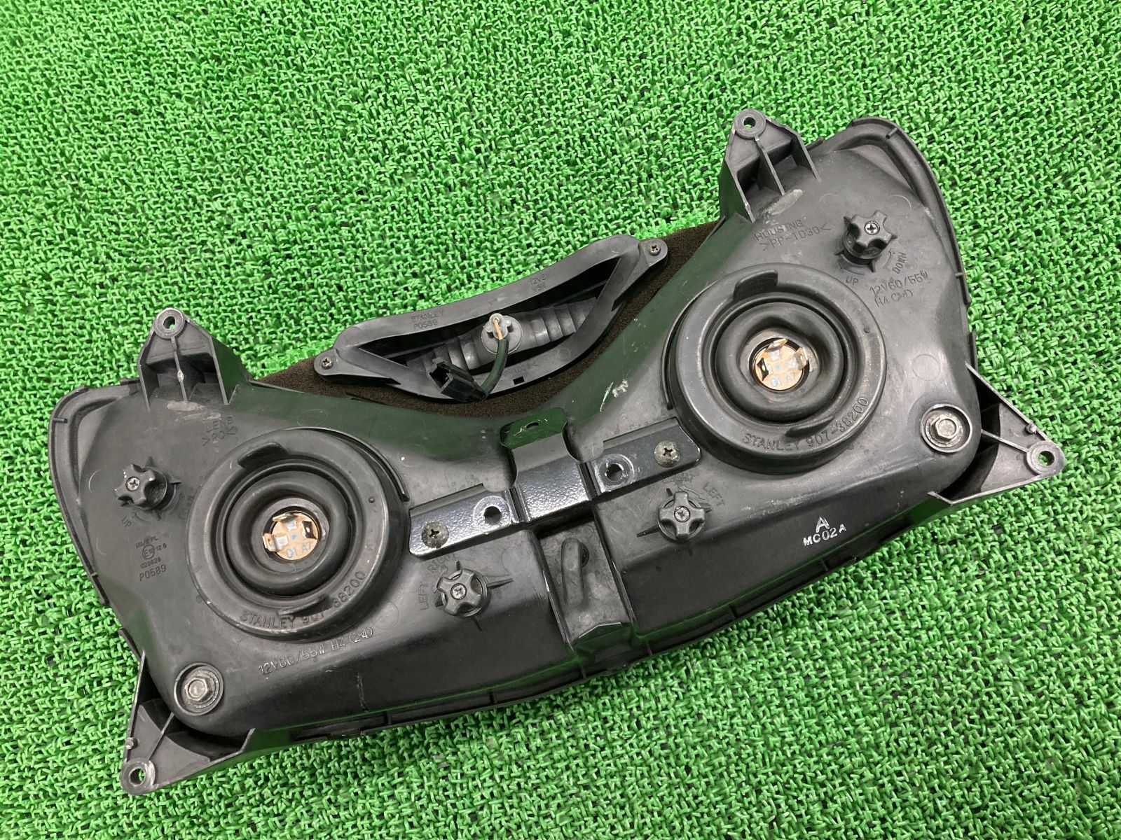 ZX-12R ヘッドライト P0589 カワサキ 純正  バイク 部品 ZX1200A ZXT20A ZX12R 割れ欠け無し 品薄 車検 Genuine:22307876