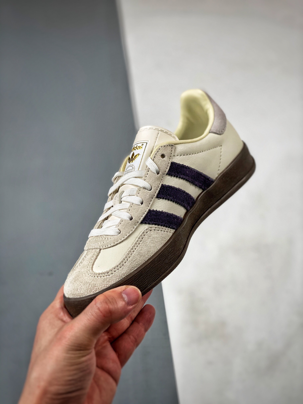 新品未使用 EMMI × ADIDAS ORIGINALS GAZELLE INDOOR OFF-WHITE/AURORA BLACK/GUM IH8548 エミ × アディダス オリジナルス ガゼル インドア オフホワイト/オーロラブラック/ガム