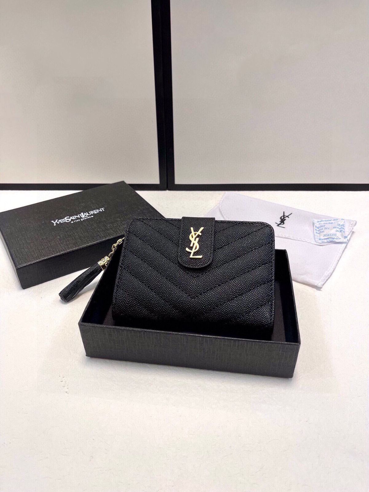 超美品✨Saint Laurent サンローラン折り財布