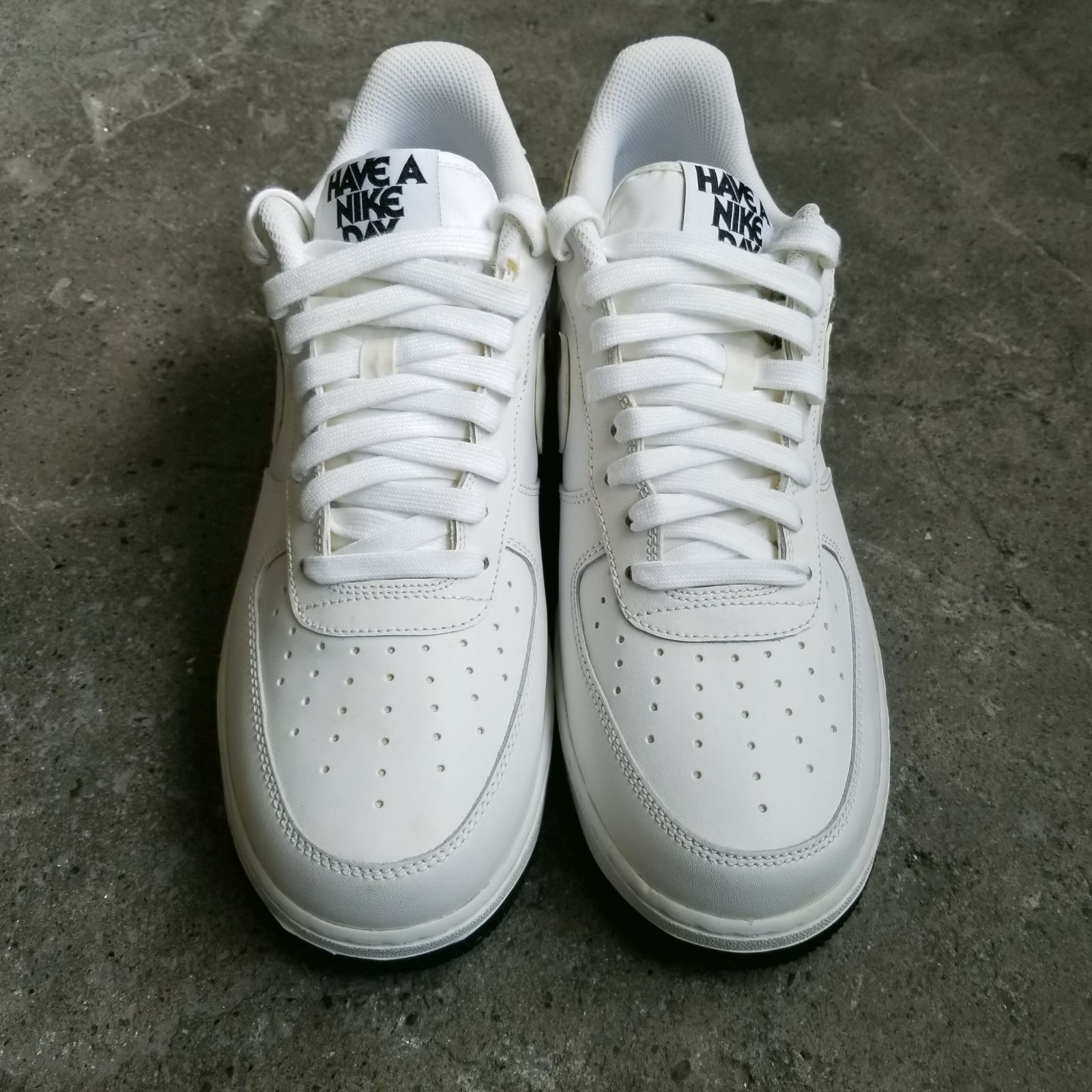 NIKE AIR FORCE 1 