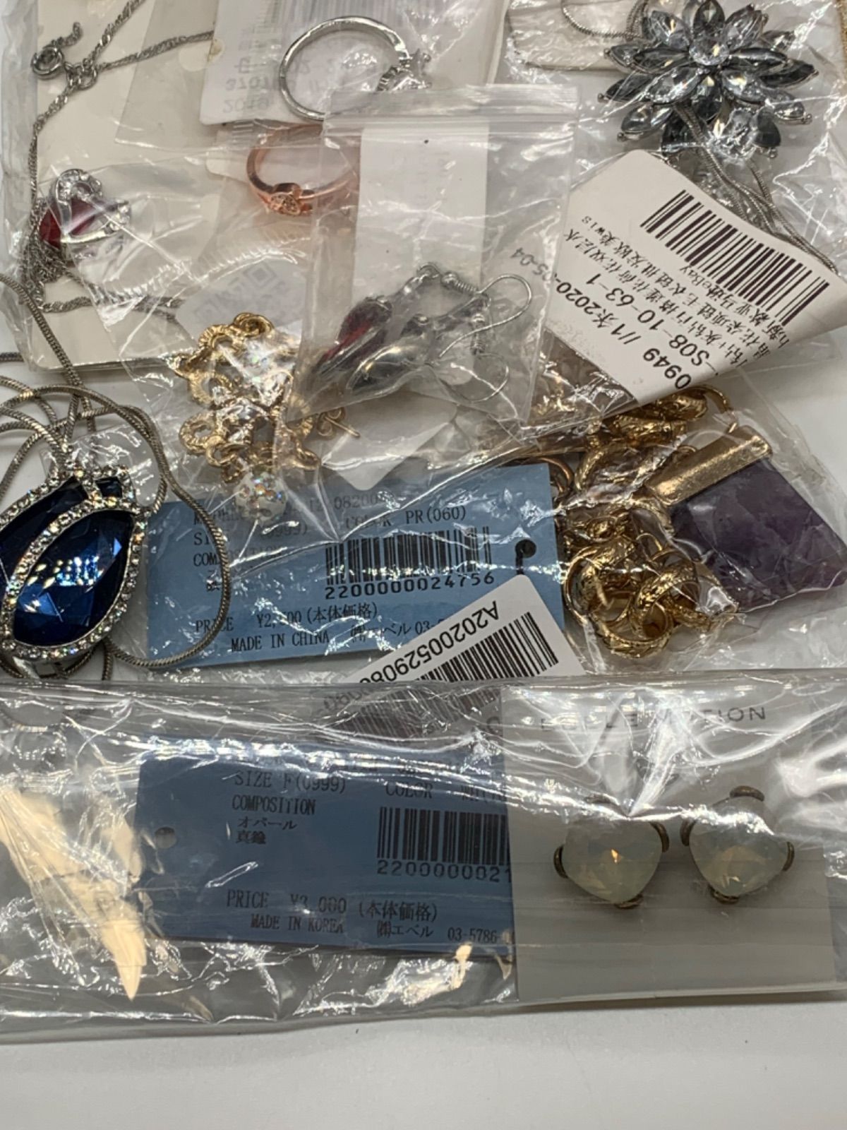 【遺品整理　生前整理】　ネックレス　ブローチ　指輪　イヤリング　他　おまとめ 遺品整理 生前整理 アクセサリー まとめ売り ネックレス リング
