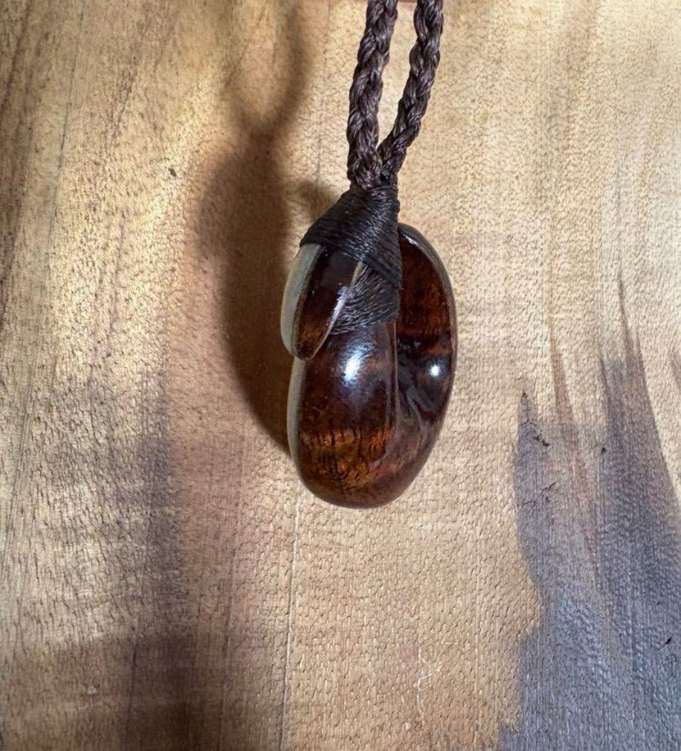 ボーンカービングネックレス