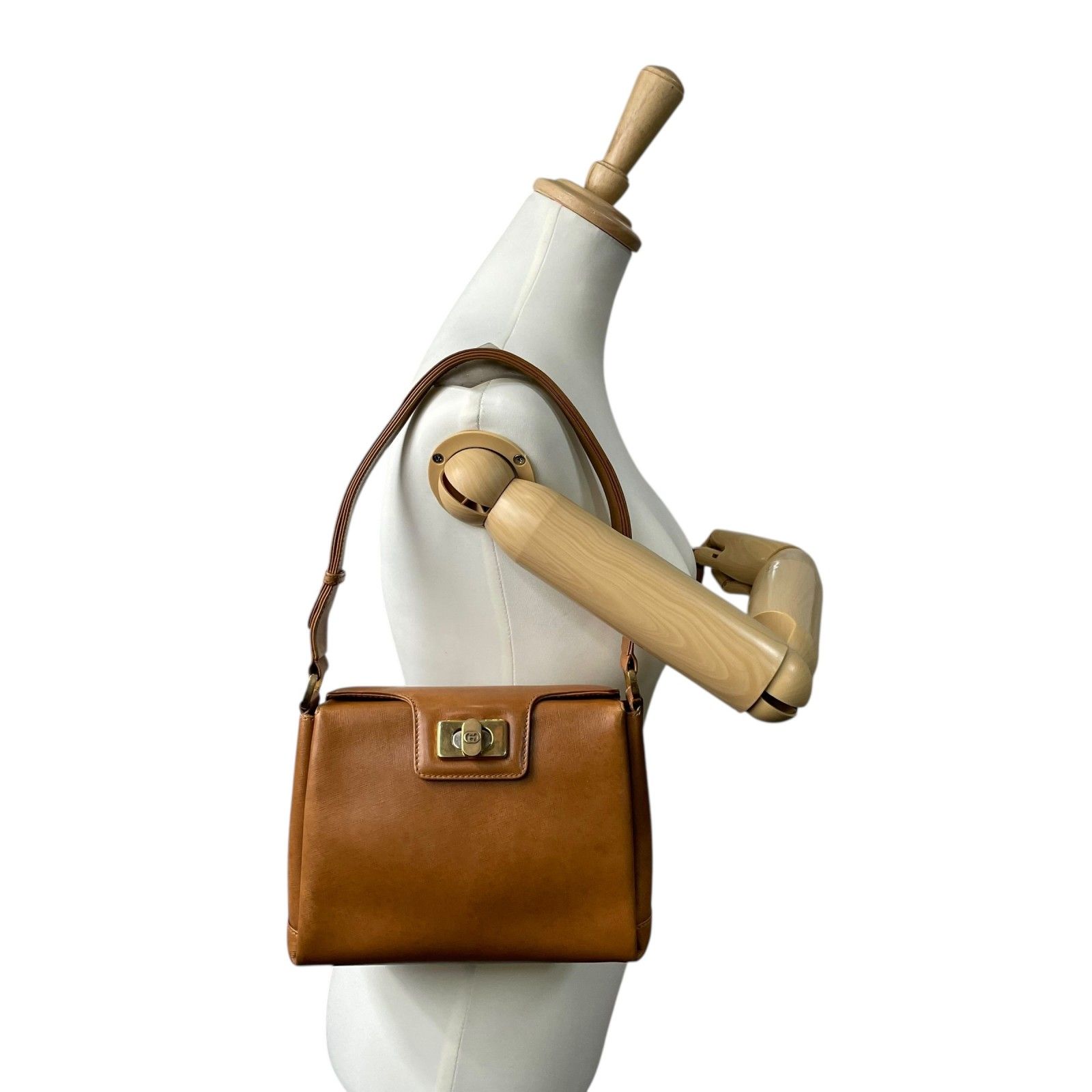 【美品】グッチ ターンロック ショルダーバッグ ゴールド金具 フォーマル レザー 良品✨GUCCI ターンロック ゴールド金具 レザー ワンショルダーバッグ