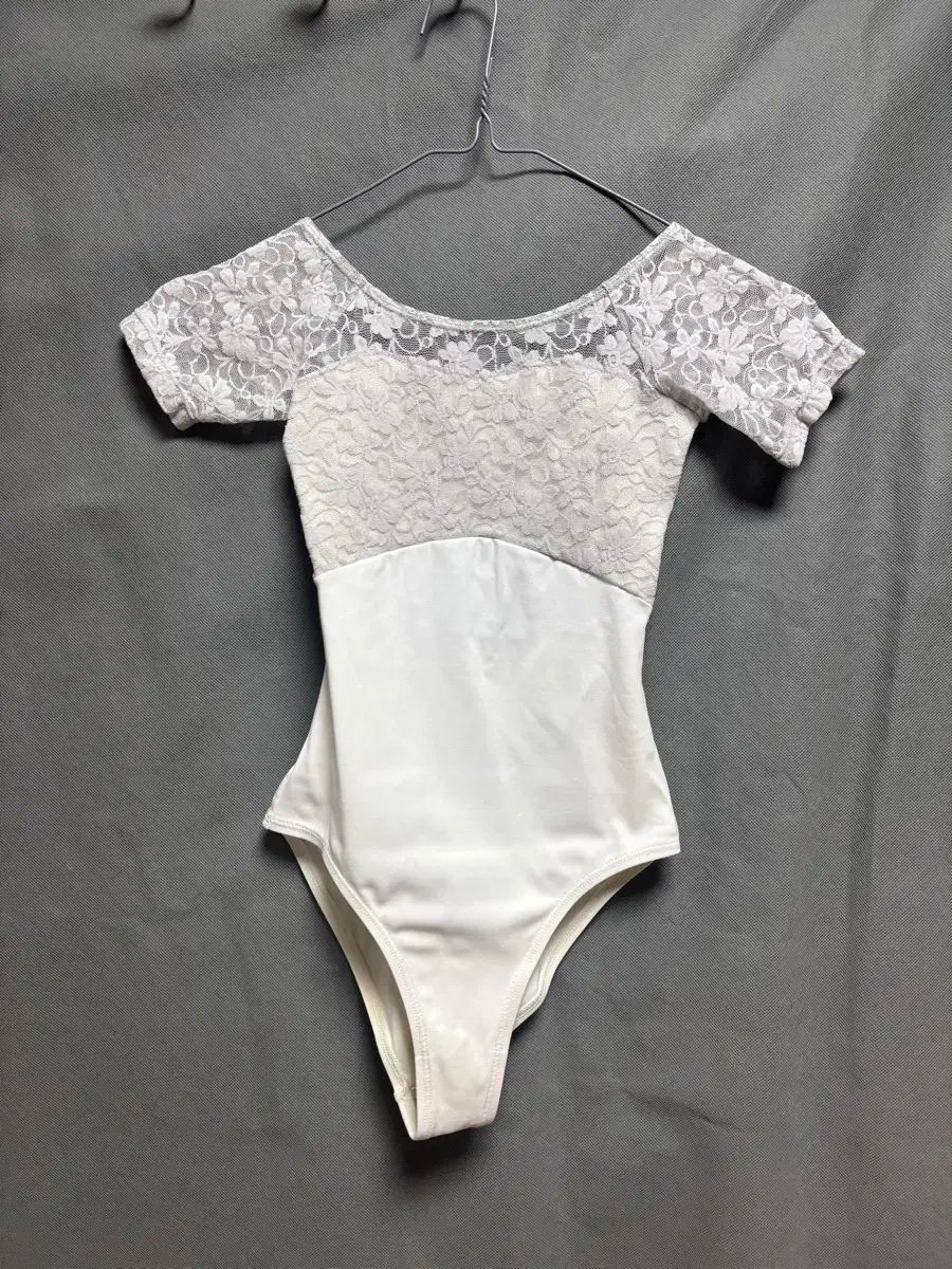 イフローラ 半袖 レオタード