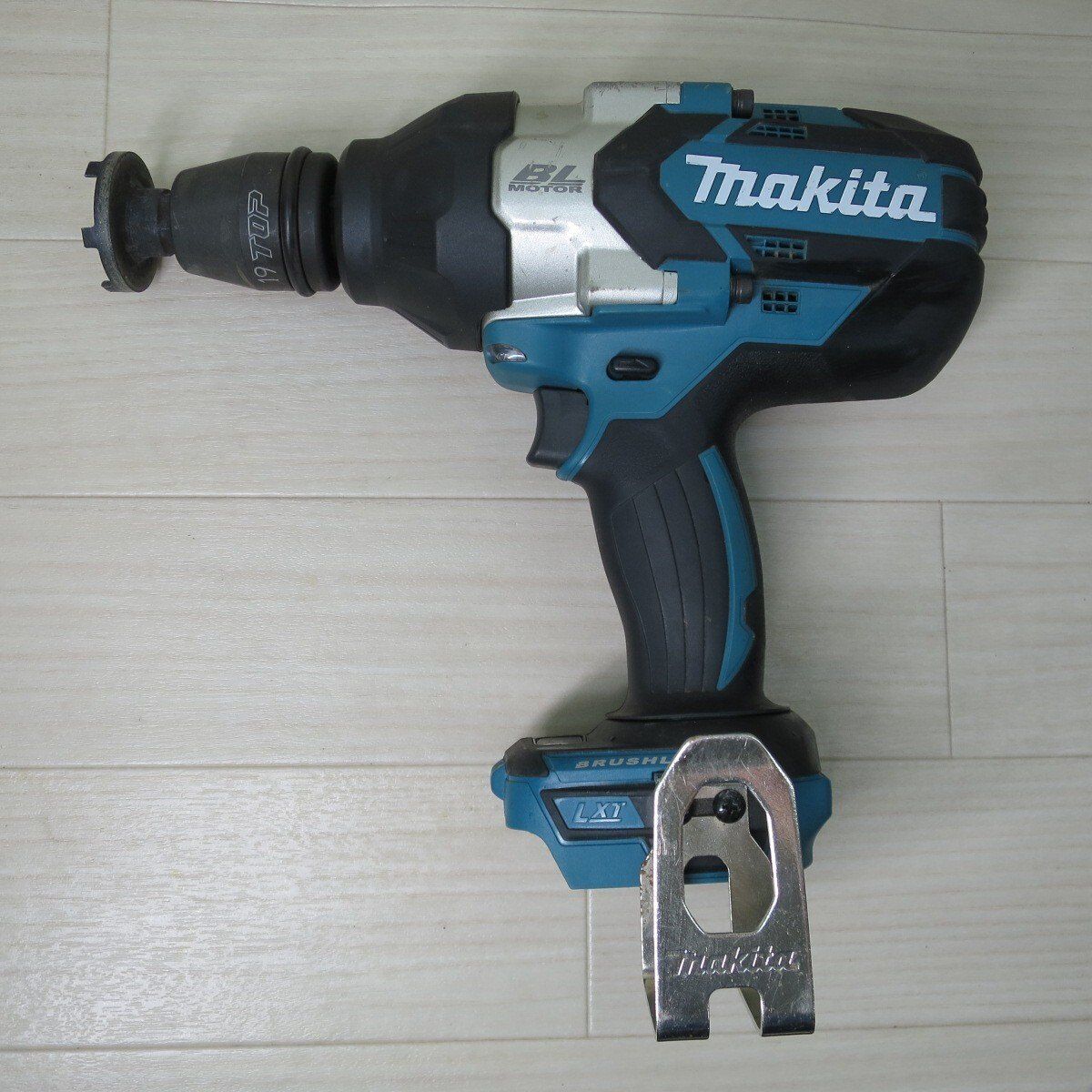 アタッチメント複数付属 マキタ 充電式 インパクトレンチ TW1001D 電動 工具 18V makita 本体のみ