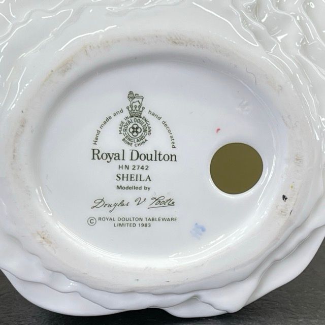 Royal Doulton ロイヤル ドルトン フィギュリン HN2742 SHEILA イングランド 破損あり / 57238