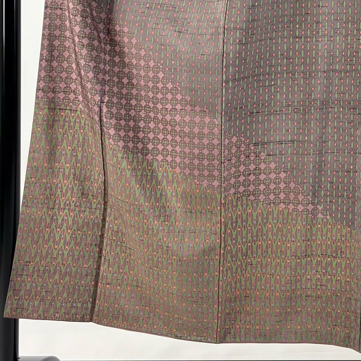 付下げ 身丈152.5cm 裄丈63cm S 袷 川村久太郎 紬地 落款 花 幾何学 小豆色 正絹