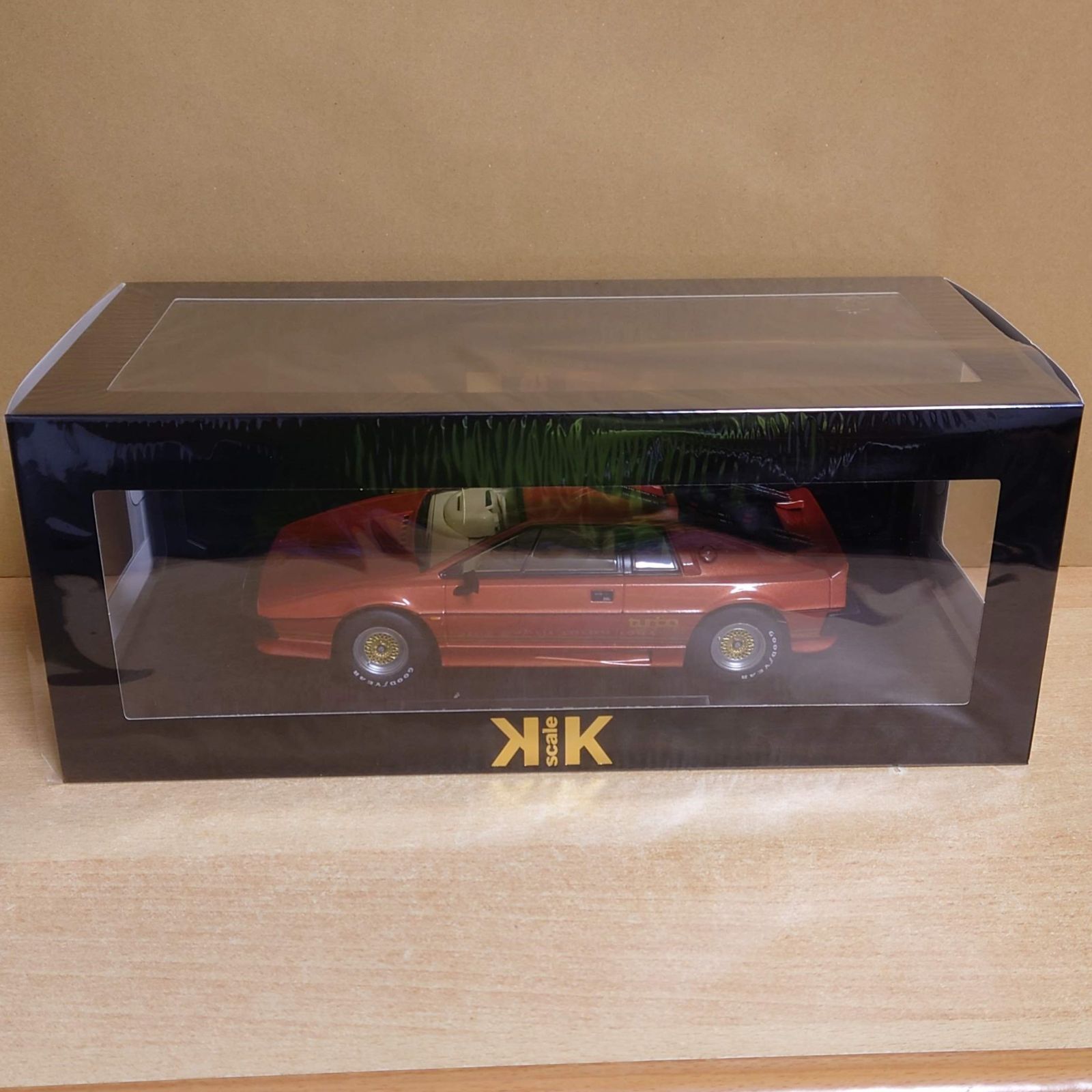 1/18 ロータスエスプリターボ スキー板付き カッパー/ゴールド 1981