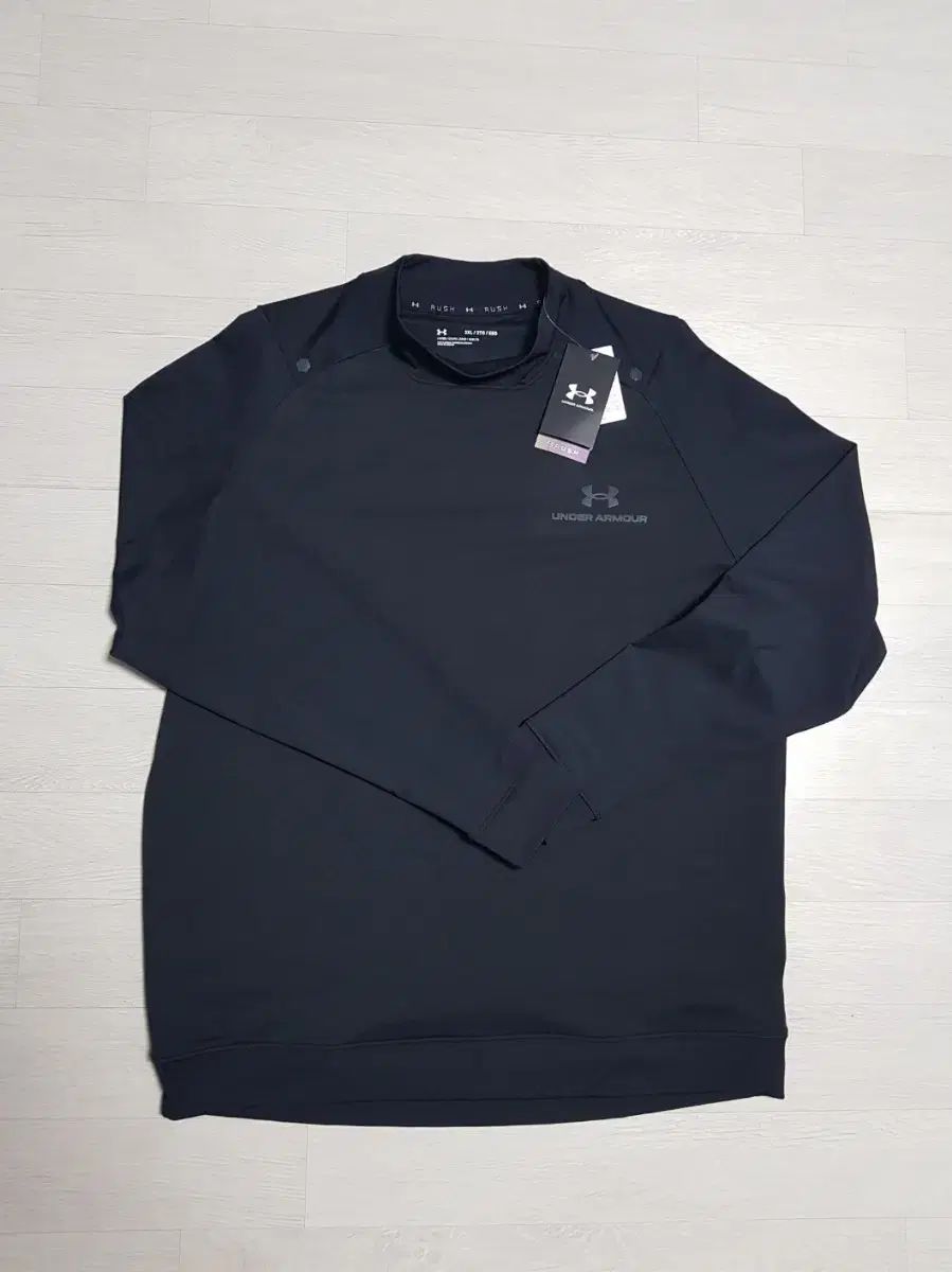 クールな UNDER ARMOUR アンダーアーマー 長袖 ブラック