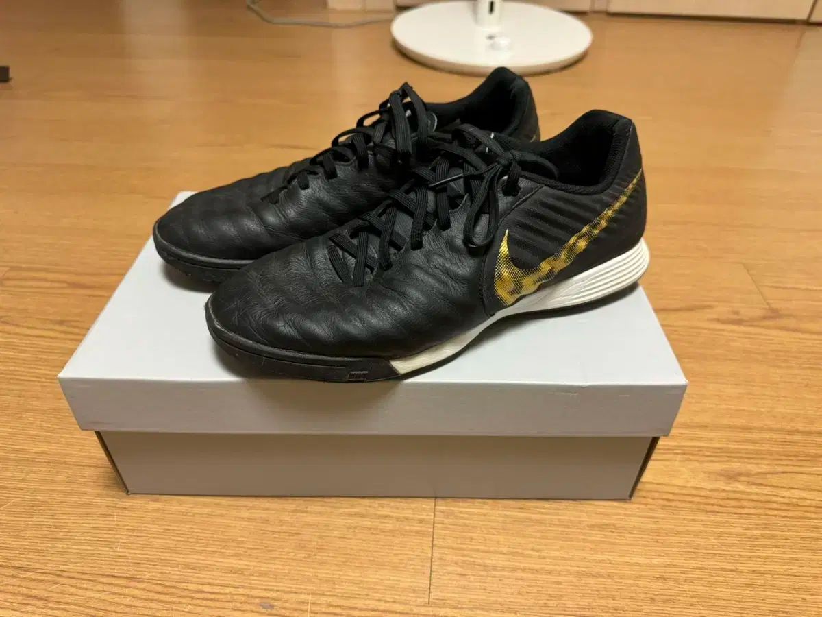 【雷市場（ポンジャン）商品韓国直送】NIKE(ナイキ) ティエンポ レジェンド 7 アカデミー TF サッカーシューズ 270