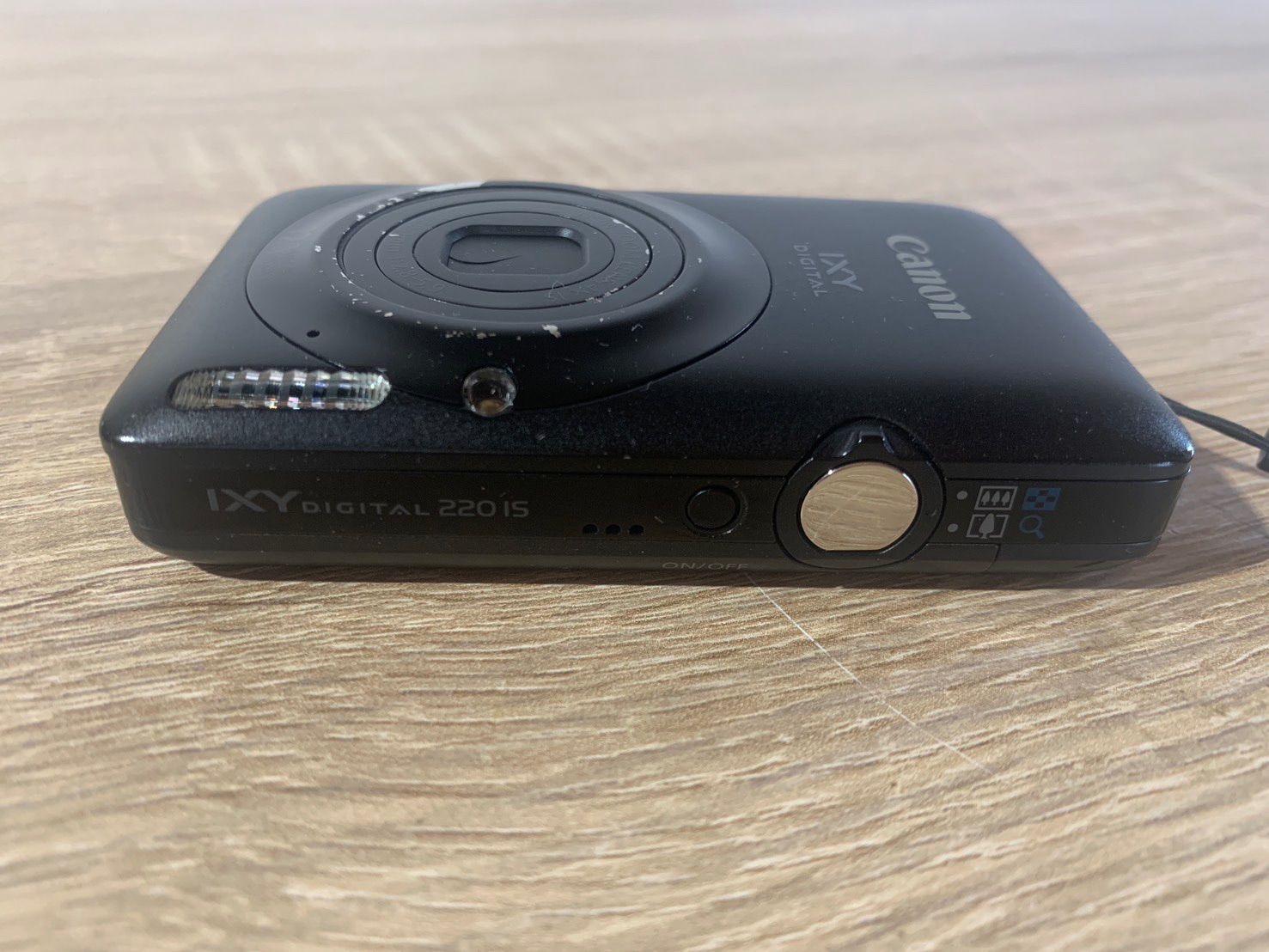 ブラック デジカメ