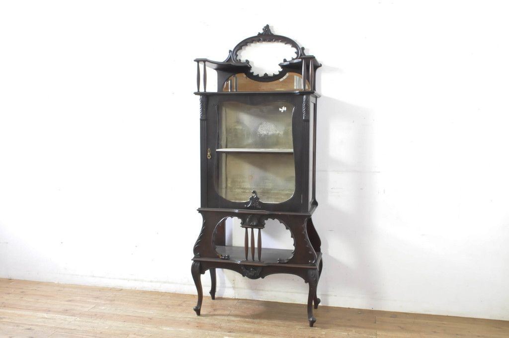 ロココ仕様♦️便利 収納ドレッサー♦️チェア＆ライト付♦️愛知県引き取り♦️配達可 ロココ仕様♦️便利 収納ドレッサー♦️チェア＆ライト付♦️愛知県