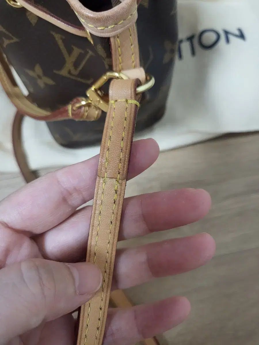 ルイヴィトン ナノノエ
