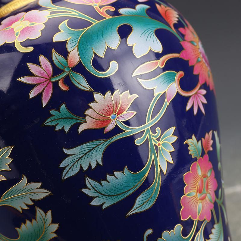 大清乾隆藍地琺瑯彩纏枝紋花瓶 景徳鎮 陶磁器 装飾品 現代工芸品 美術品 置物 大清乾隆藍地琺瑯彩纏枝紋花瓶 景徳鎮 陶磁器 装飾品 現代工芸品