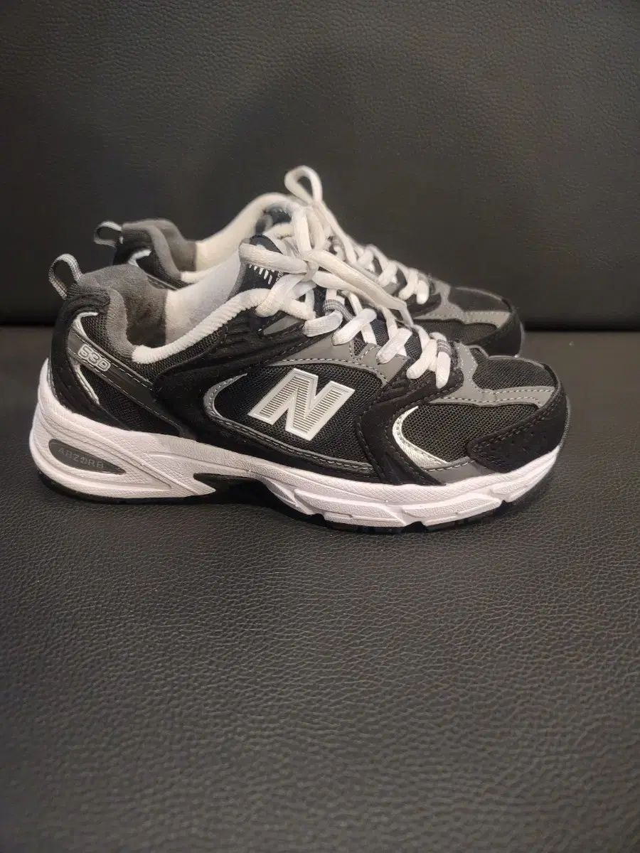 【雷市場（ポンジャン）商品韓国直送】 New Balance(ニューバランス) 530 黒 スエード