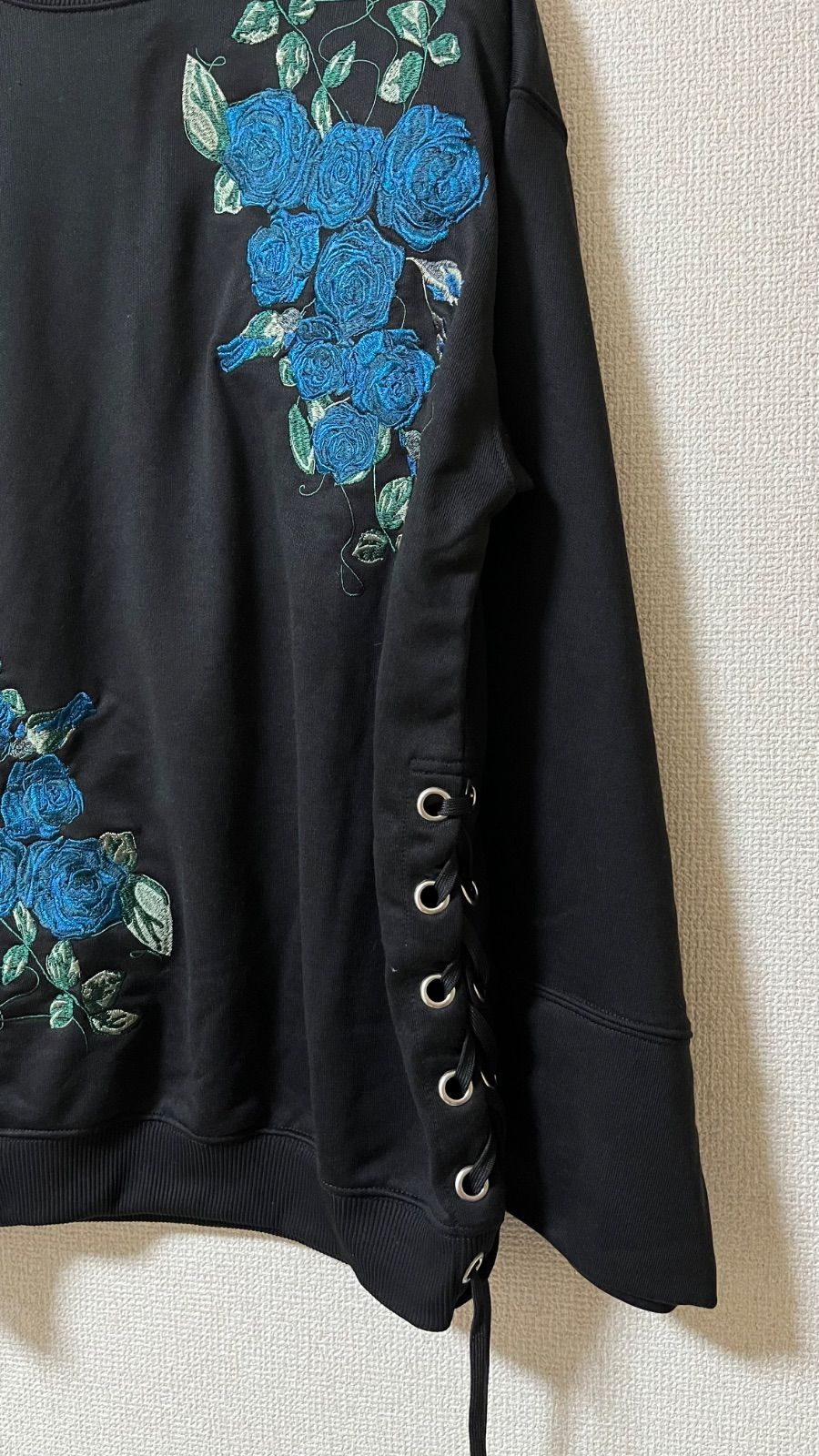 HARE×Ado コラボスウェット レースローズ刺繍ブラック　 Sサイズ ado HARE コラボ サイドレースアッローズシシュウスウェット
