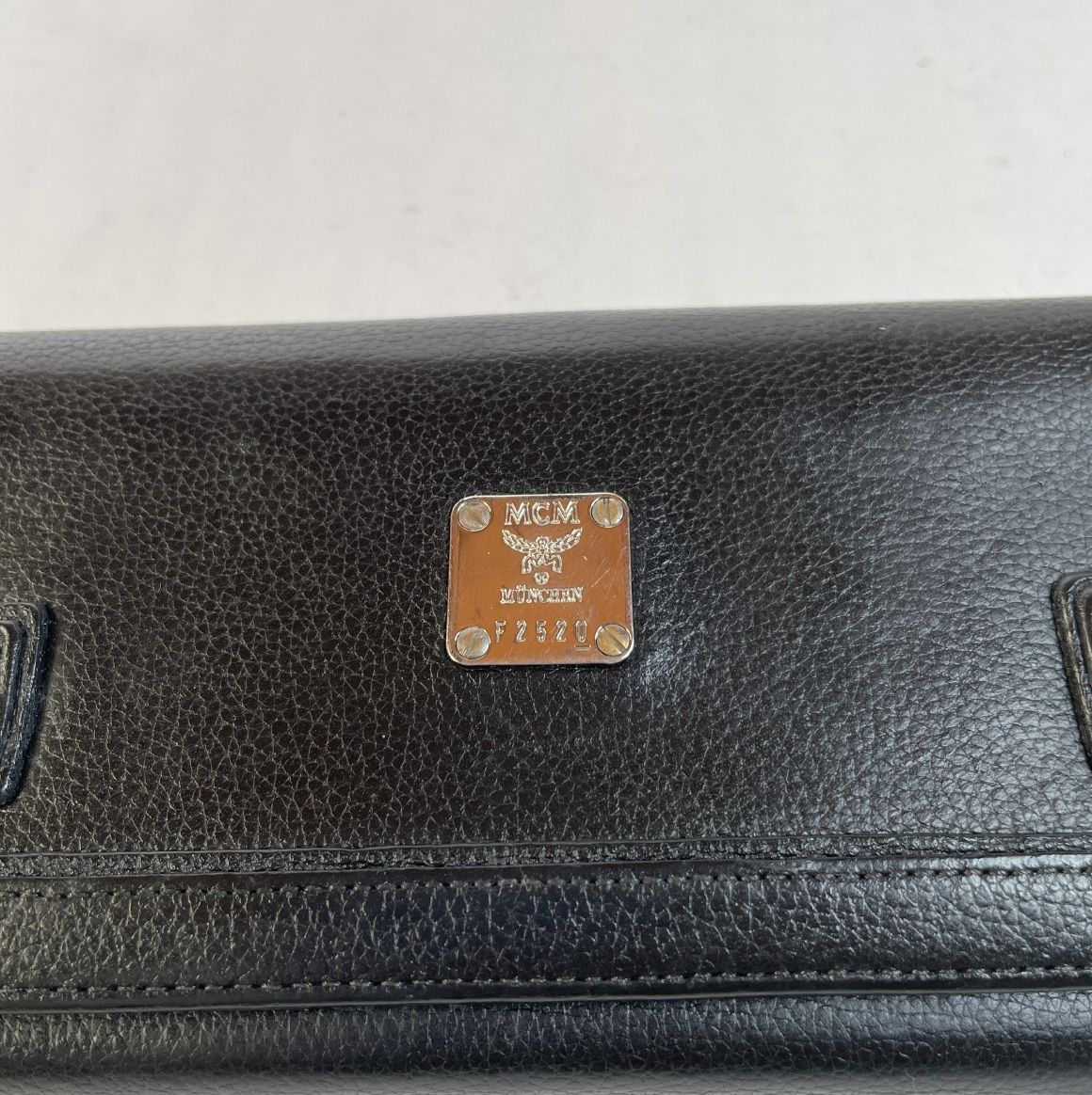 新品・未使用　MCM エムシーエム　ロングウォレット　長財布　二つ折り財布 ✱MCM（エムシーエム）✱ブラック レザー ロングウォレット