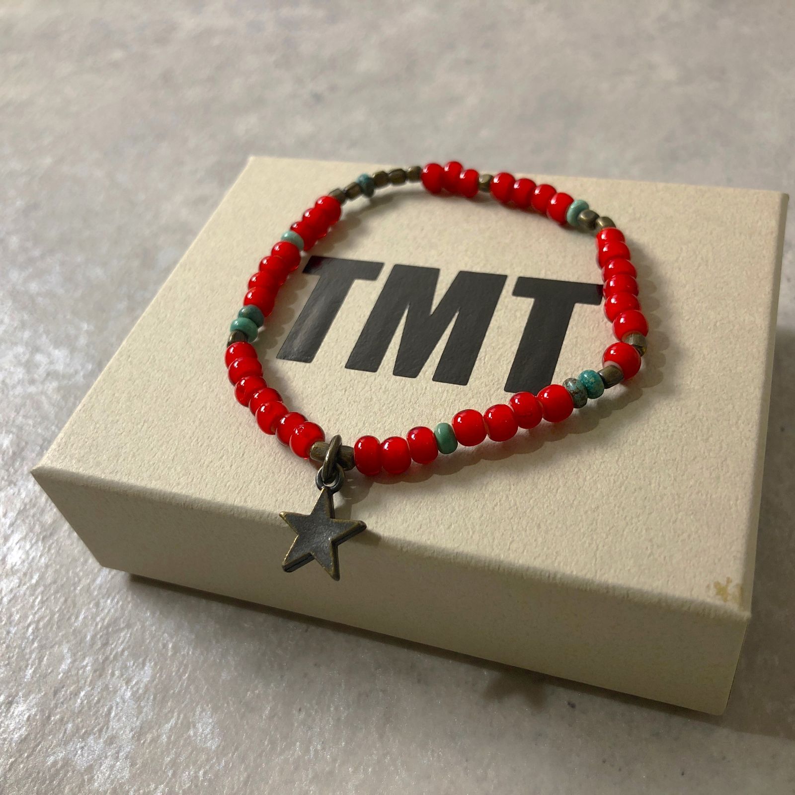 新品 TMT レッドストーン ブレスレット アクセサリー - メルカリ