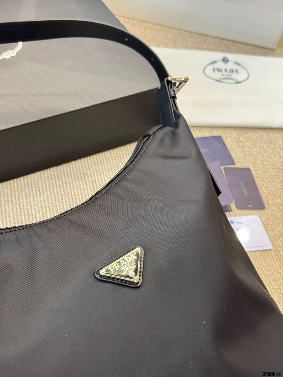 PRADA 赤 ナイロン トートバッグ Prada Nylon Triangle Logo Tote Bag Red White Tag Authentic