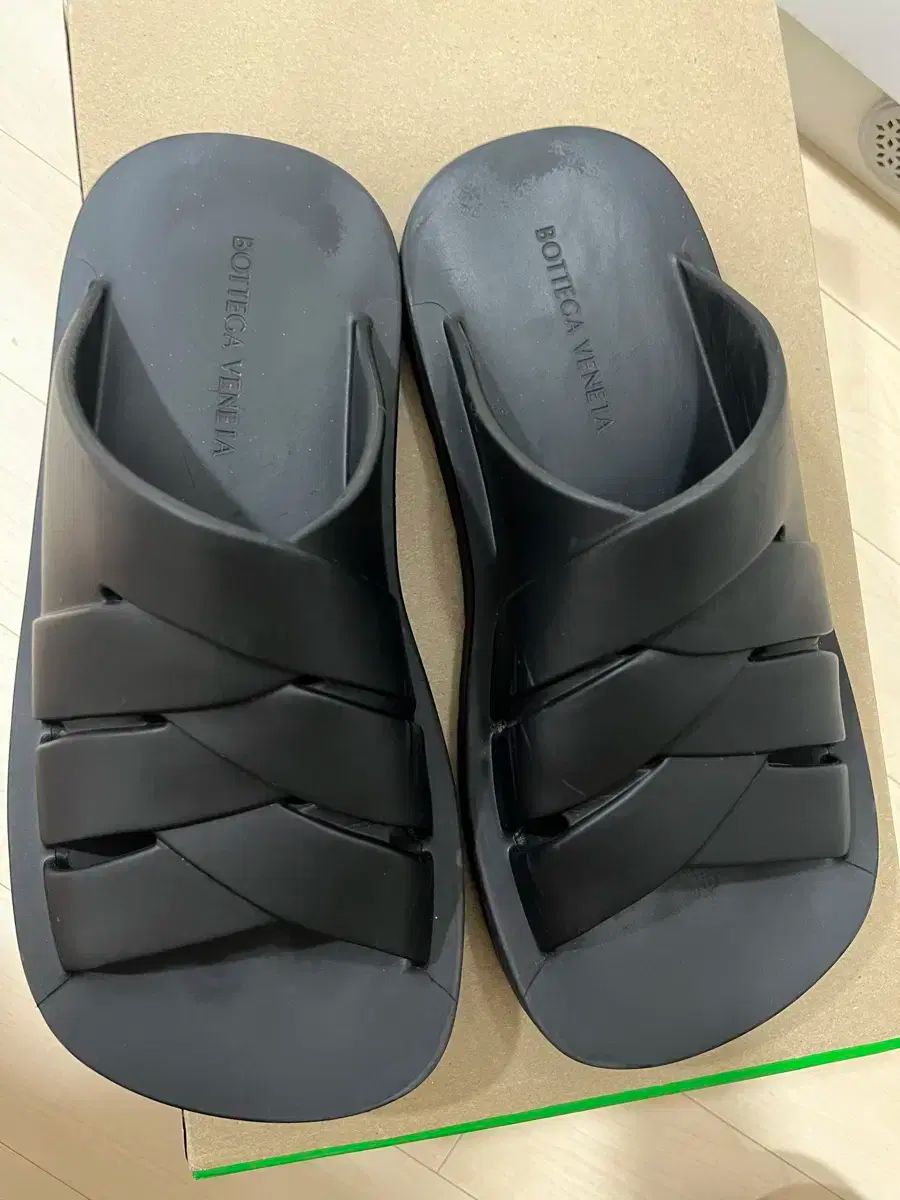 BOTTEGA VENETA(ボッテガヴェネタ) ボッテガヴェネタ ラバー スライド