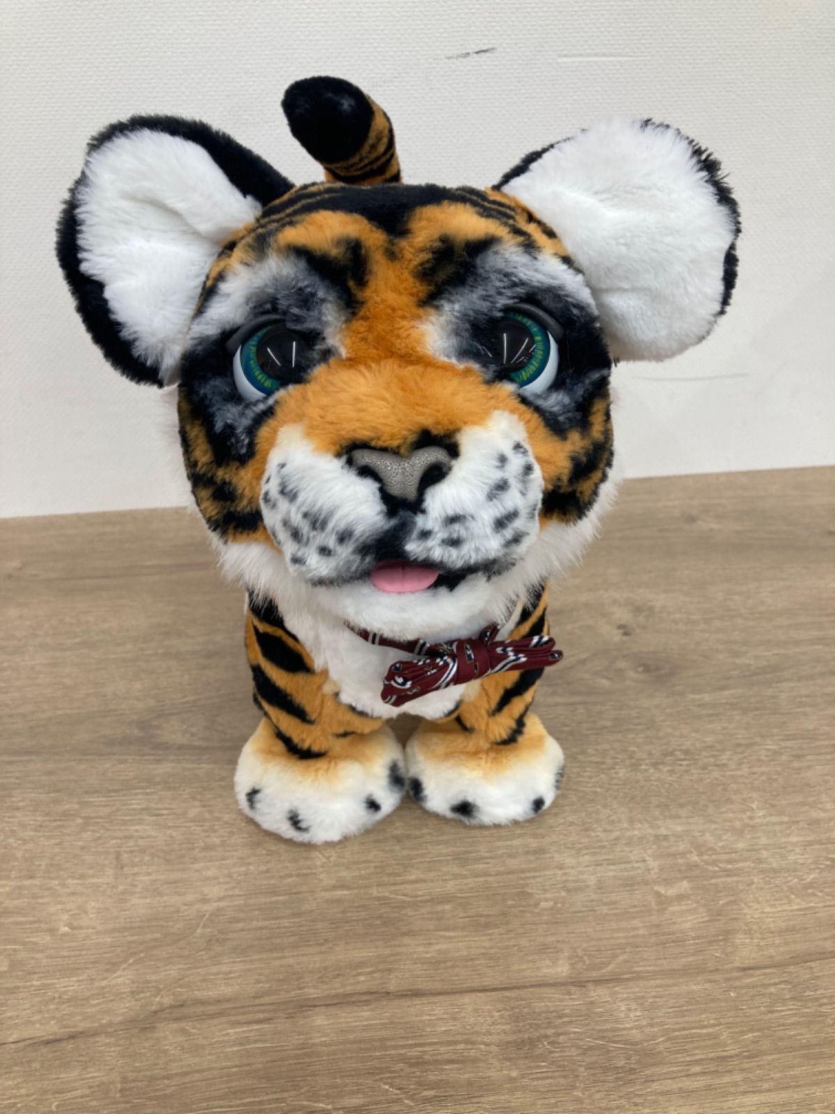 ファーリアル ロアーリングアイボリー タイガー