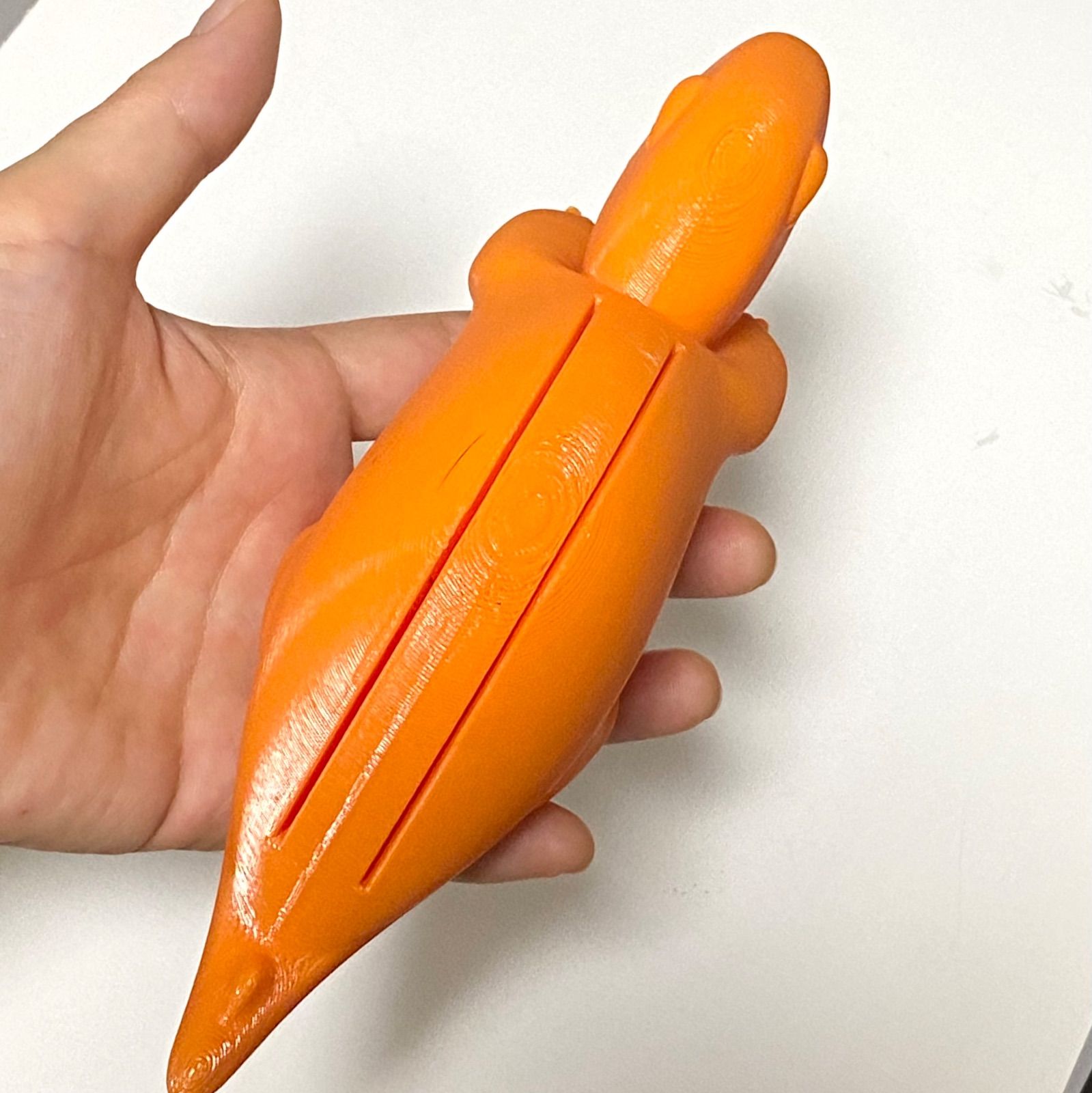 ギターピックホルダー　マイクスタンドに抱きつく！ステゴサウルス　ギターピックディスプレイ