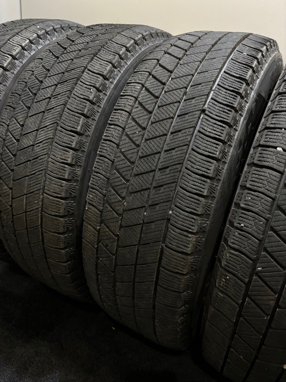 195|65R15 BRIDGESTONE|VRX3 22年製 スタッドレス 4本 ブリヂストン ブリザック ノア ヴォクシー プリウス 4-J43