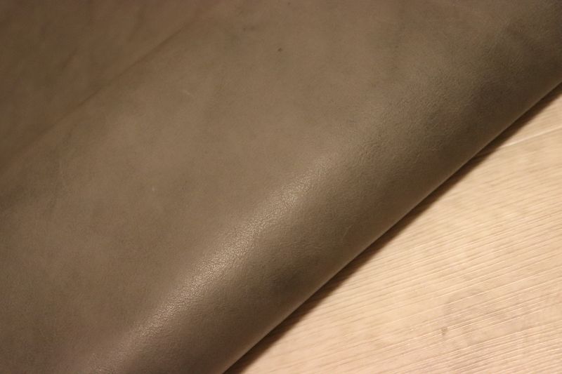 アッシュグレー 203ds クロム革 牛革 イタリア レザー スムース加工 はぎれ 一枚革 レザークラフト 革 皮 本革 diy 生地 材料
