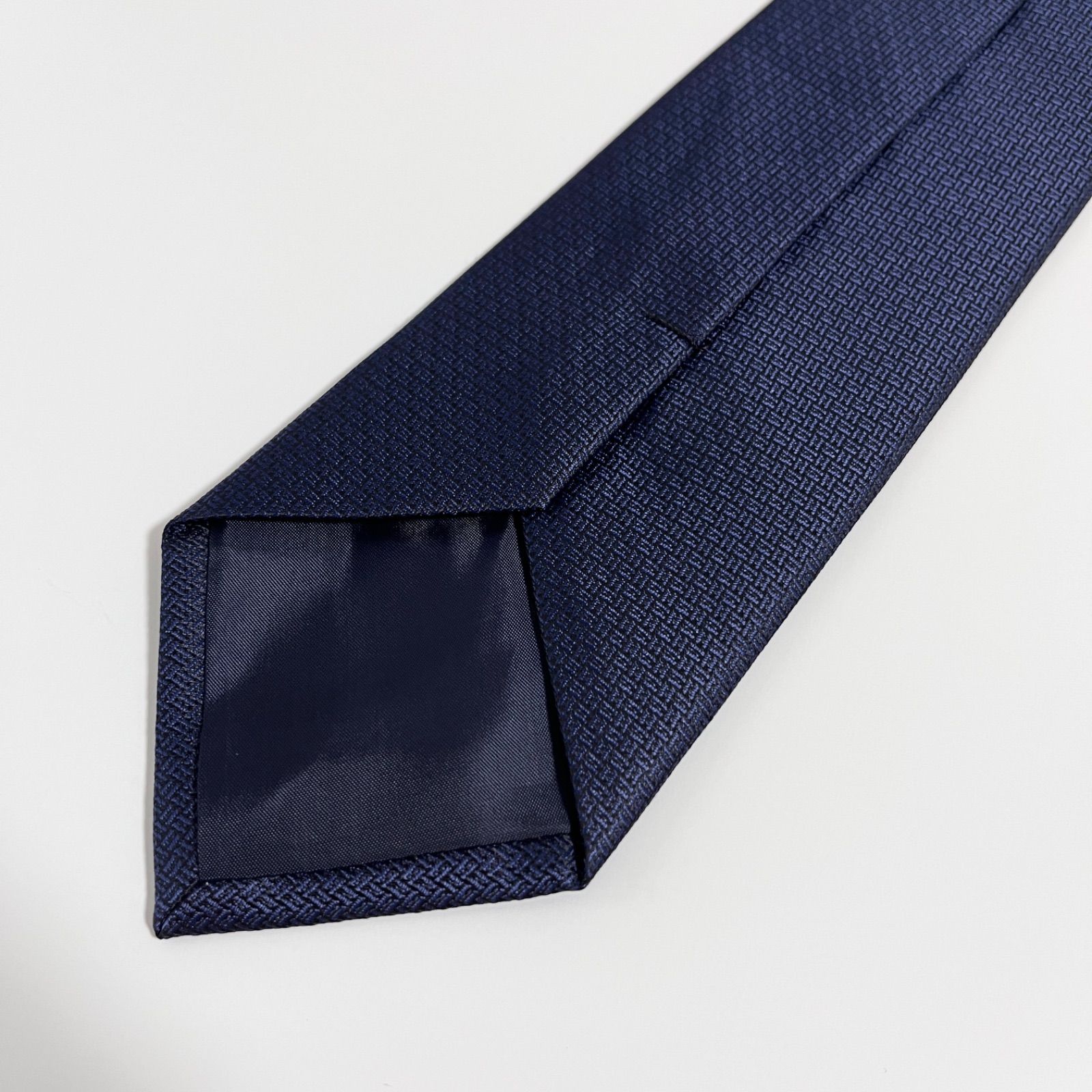 美品 HERMES エルメス ネクタイ シルク100% ネイビー 総柄 HERMES / エルメス | シルク100% 総柄 ネクタイ | ネイビー – KLD