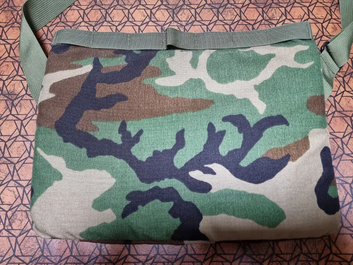 MIS パデッド メッセンジャーバッグ ウッドランド 販売