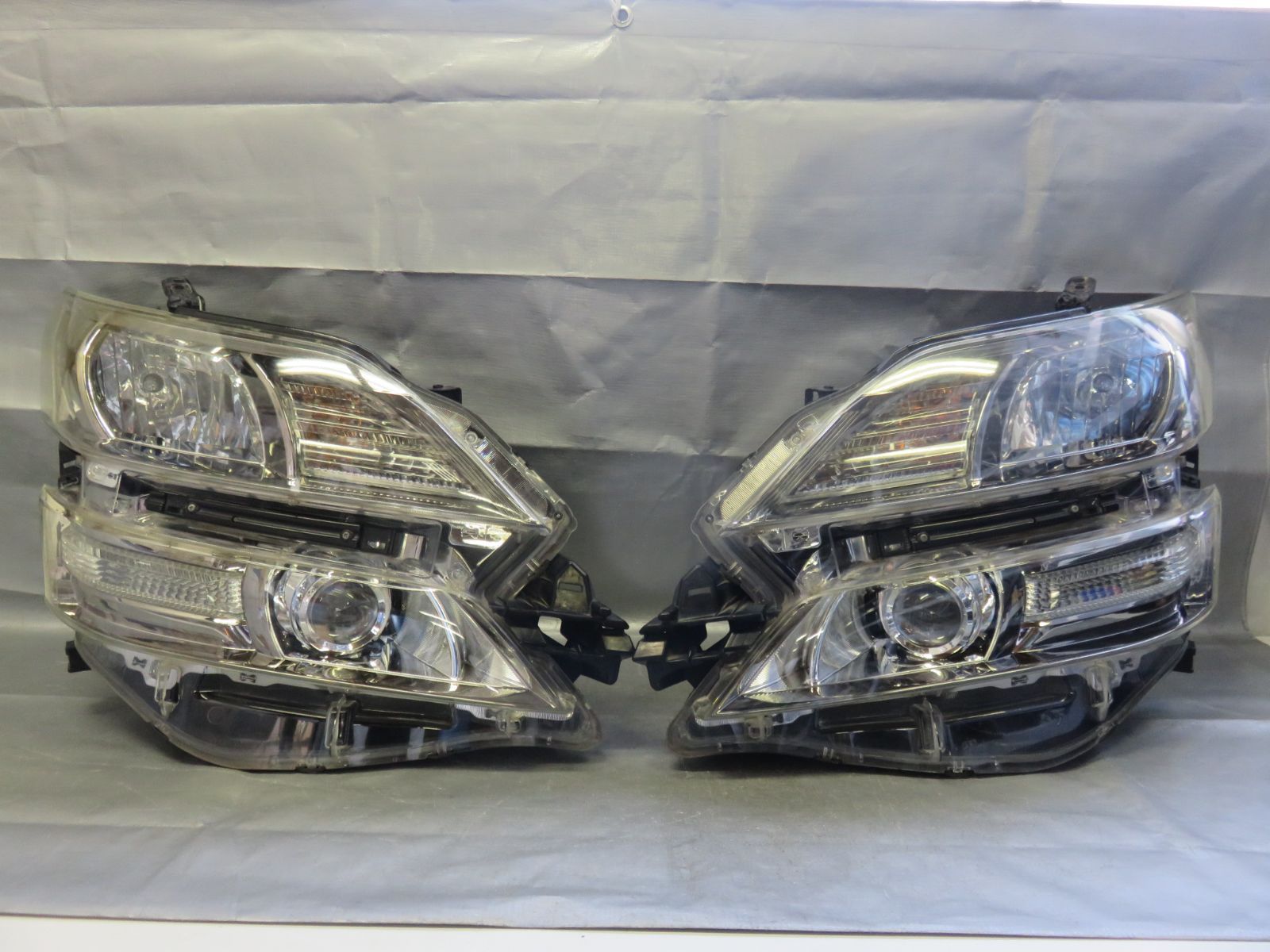 20系ヴェルファイア 純正 ヘッドライト左右セットICHIKOH 58-23 20系ヴェルファイア 純正 ヘッドライト左右セットICHIKOH 58-23