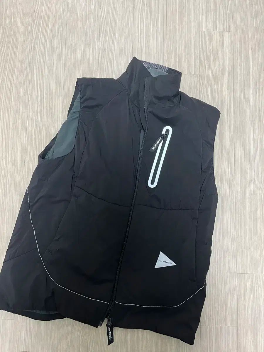 新品 未使用 AND なびか wander ベスト ブラック