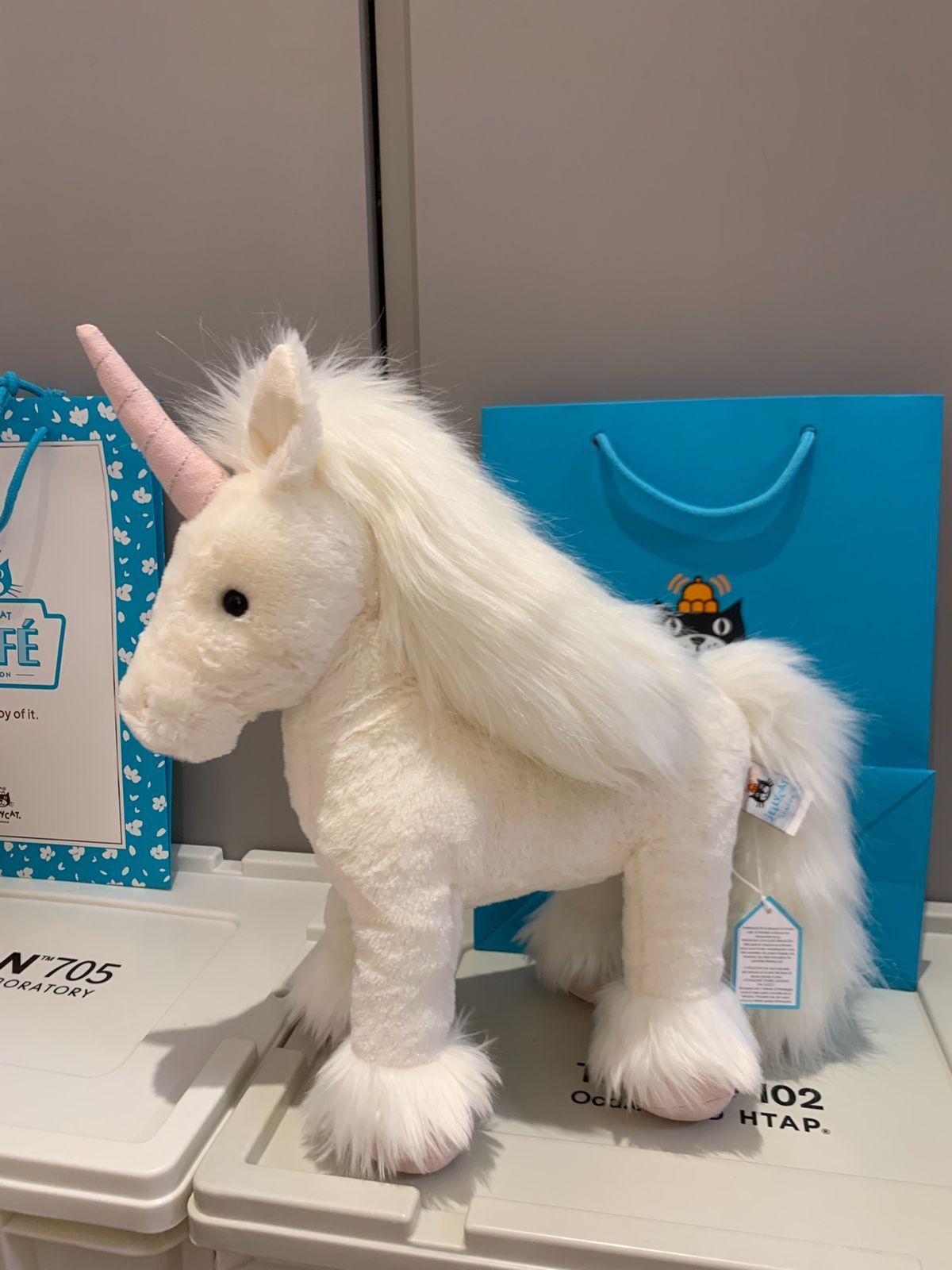 ユニコーンの白いぬいぐるみ柔らかい人形大人と子供の誕生日プレゼント LEMON