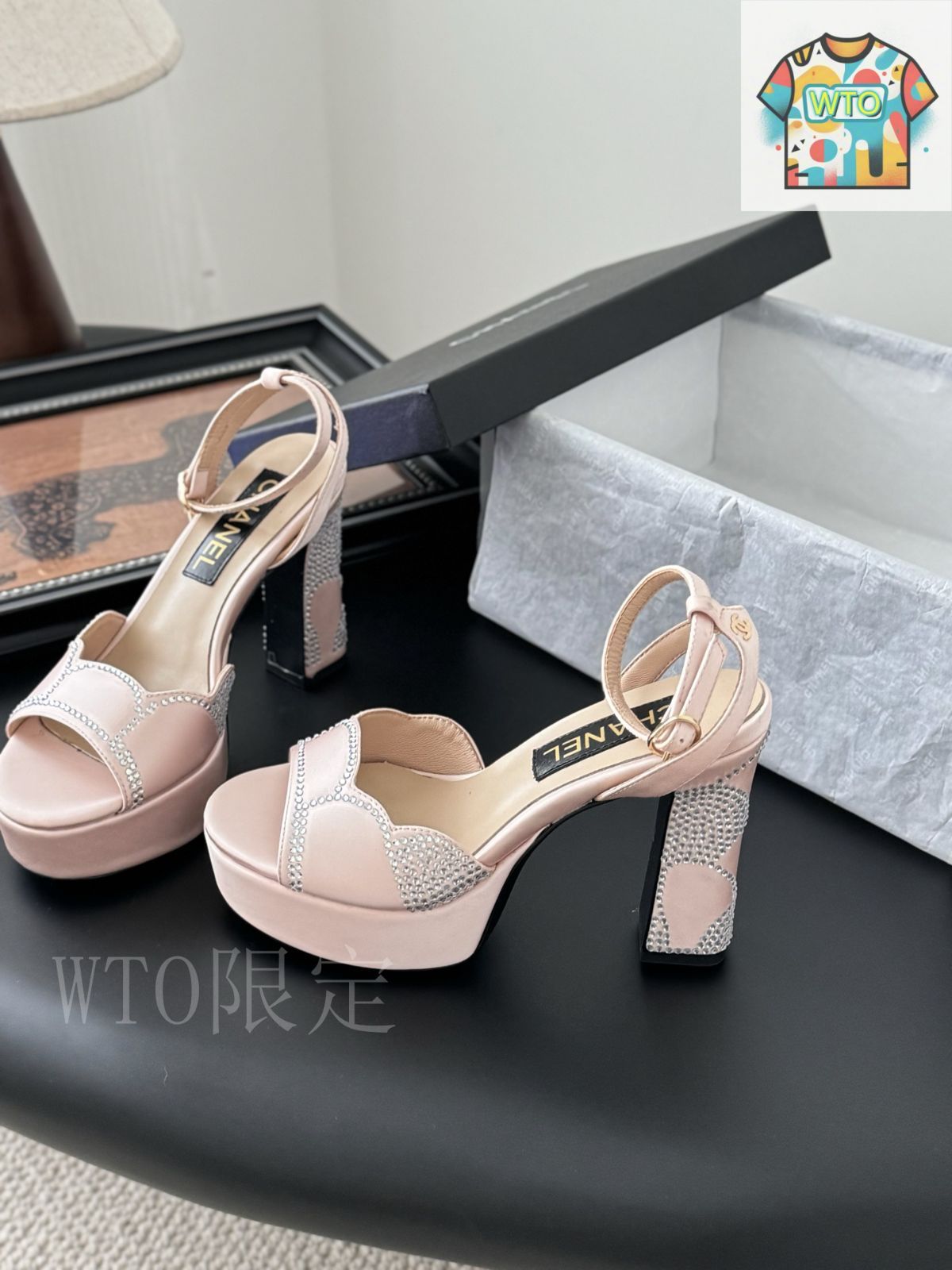 Chanel 25K 早春シリーズ プラットフォームスパンコールサンダル