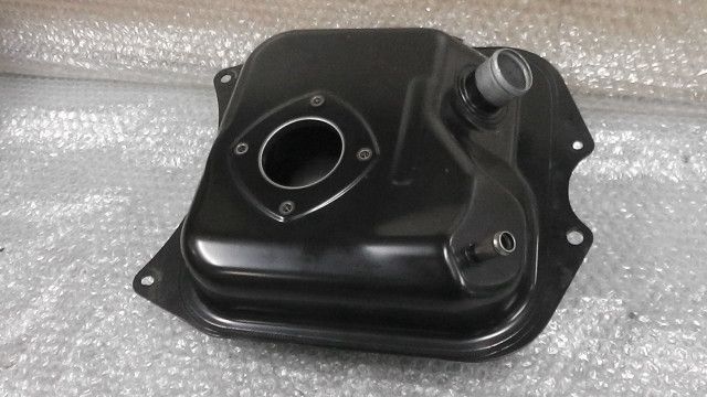 アクシスZ SED7J-004xxx の ガソリンタンク *1682058436 中古 ついに再販開始 - タンク、燃料系