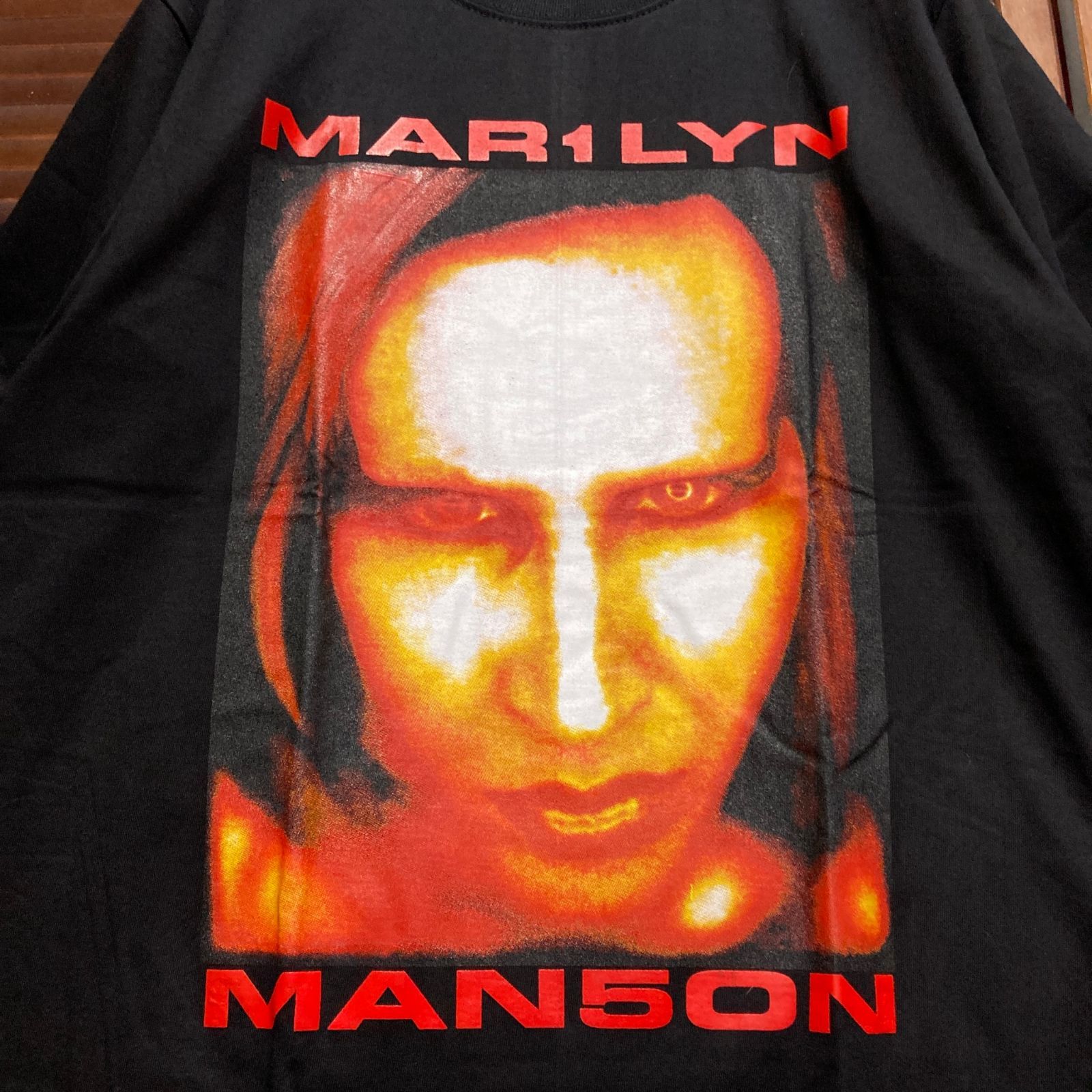 マリリンマンソン　MARILYN MANSON　黒 Tシャツ tee ティーシャツ バンド ロック ツアー　ライブ　デザイン プリント 派手 奇抜 古着 ビンテージ vintage パンク メタル　アーティスト